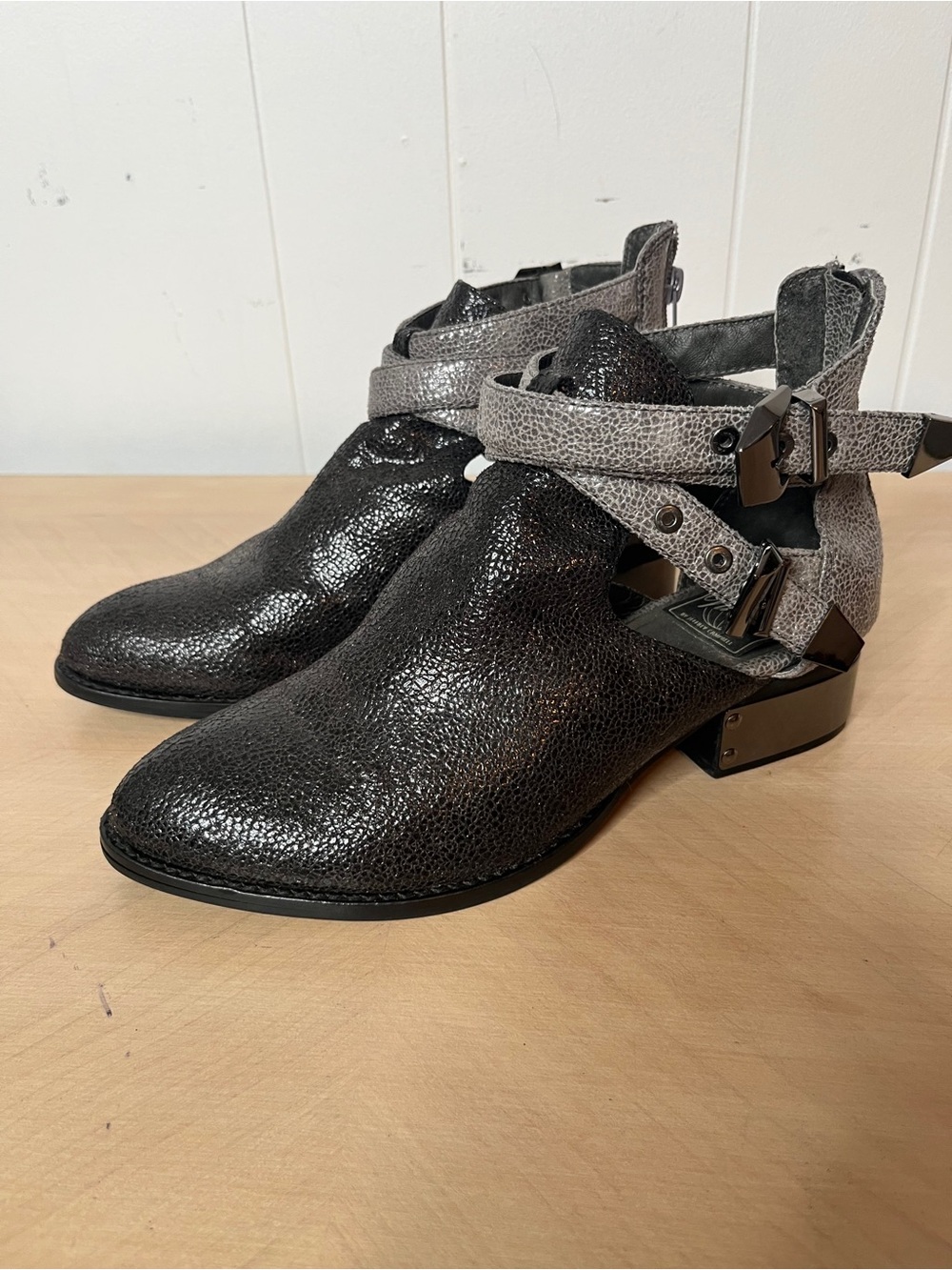Jeffery Campbell Everly Metallic Black & Gray Cutout Ankle Boots Two-Tone Size 7